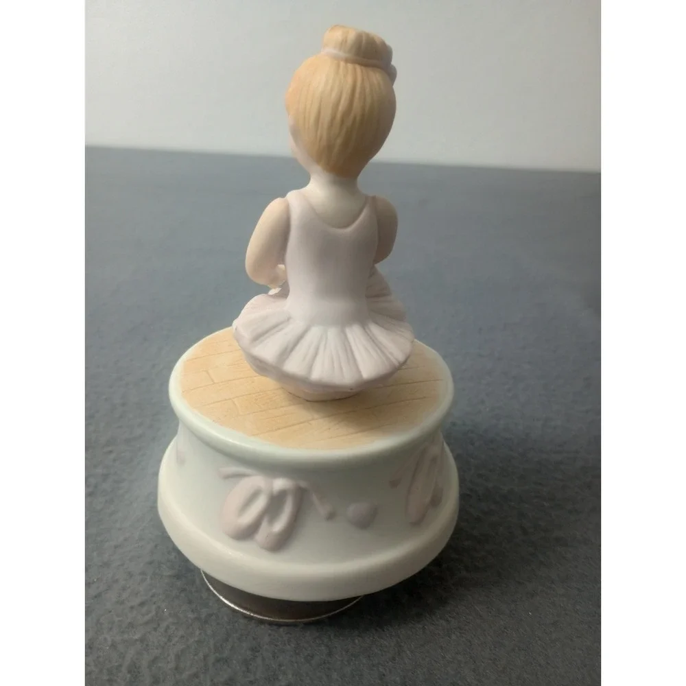 Willitts Spinning Music Box Porcelain Dance Ballerina Dance Song Vaughn Monroe